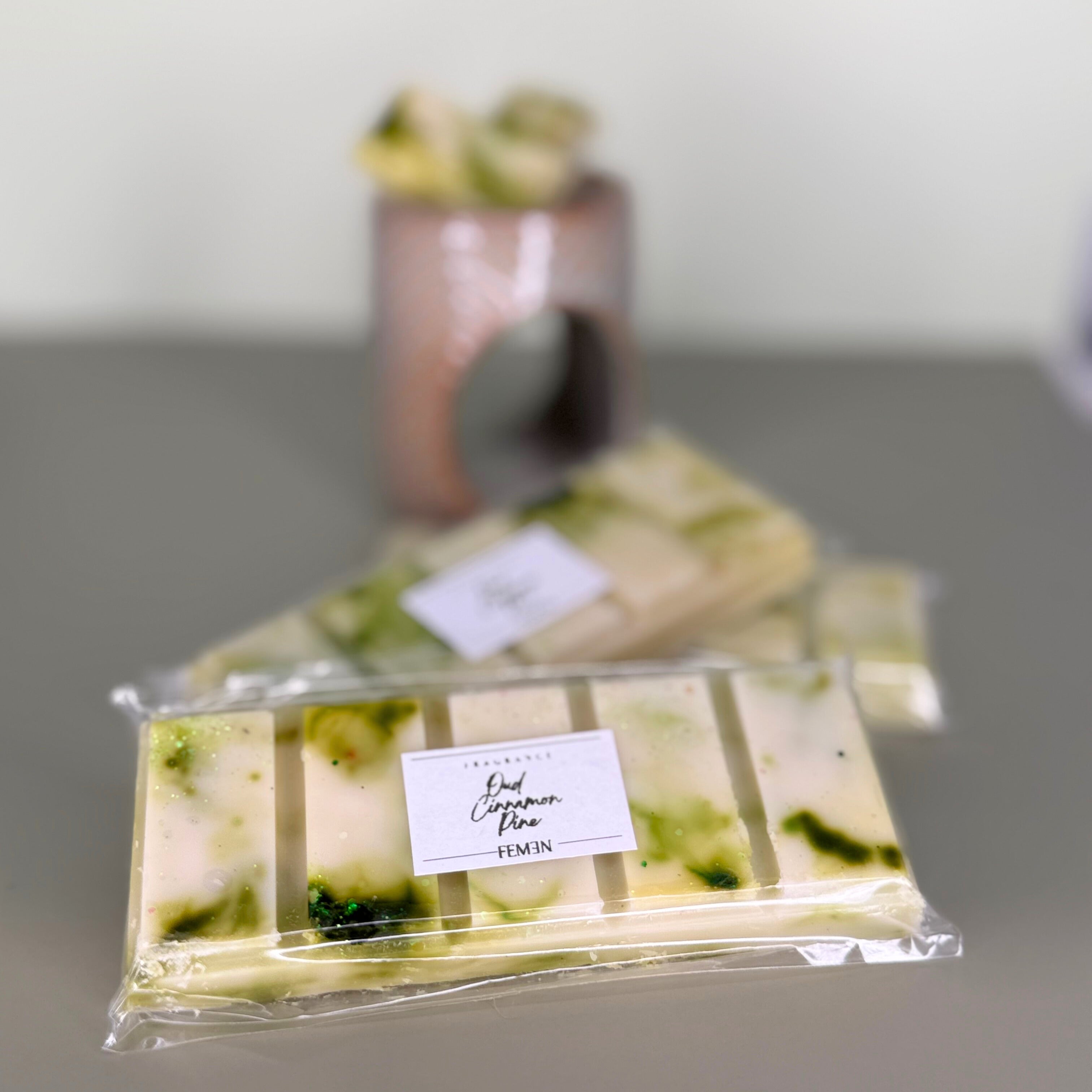 OUD CINNAMON PINE - Duftwachs