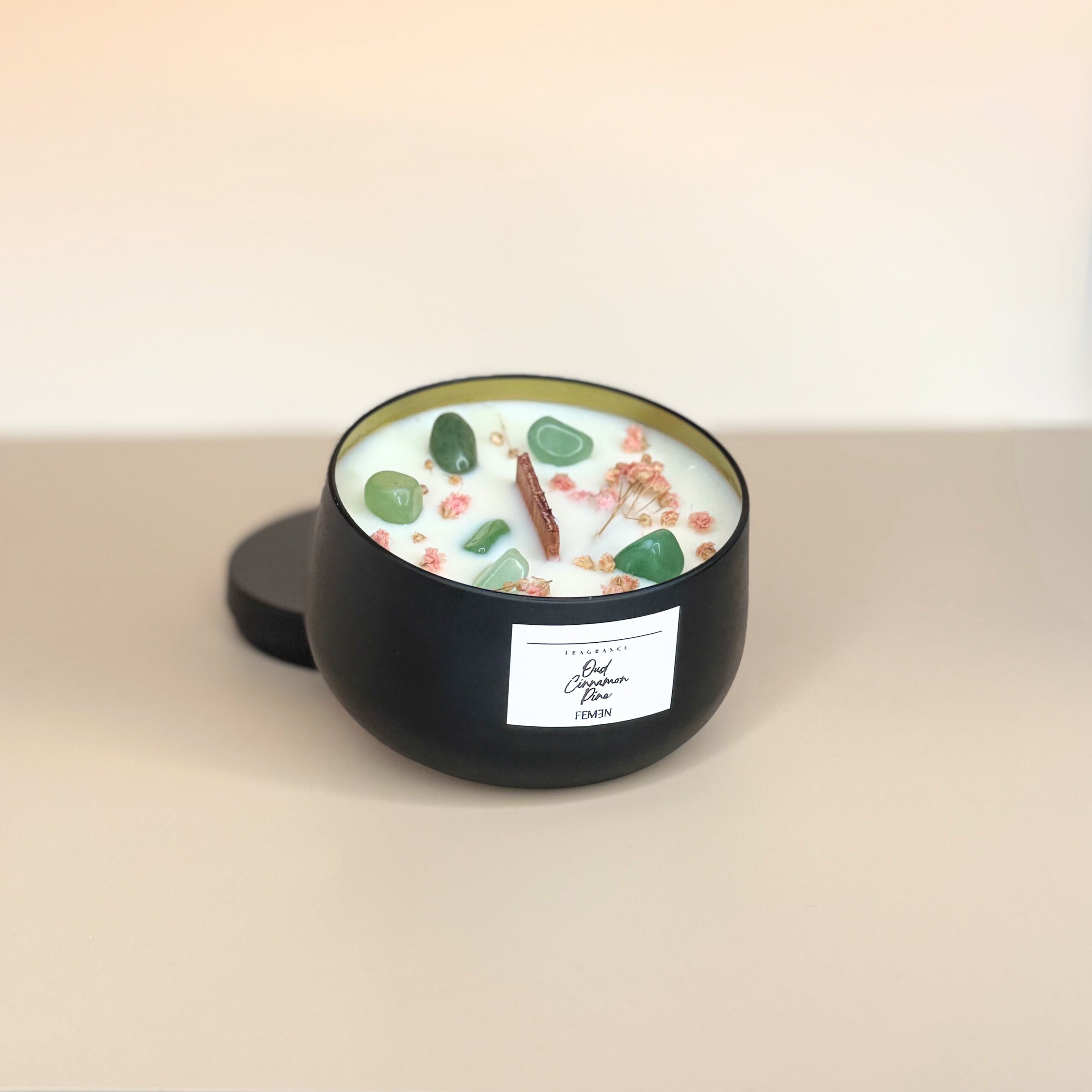 OUD CINNAMON PINE - Duftkerze mit Holzdocht